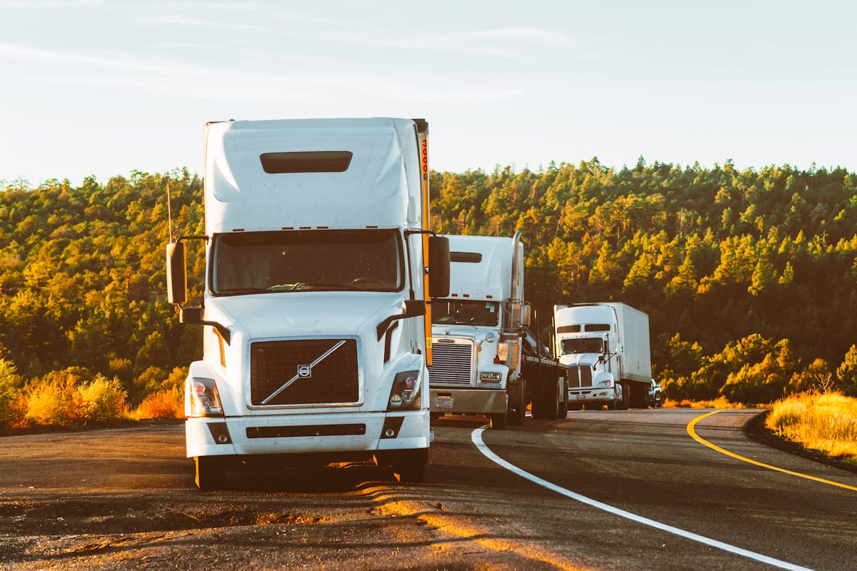 HORSESHOE H TRUCKING LLC tractor and dry van trailer